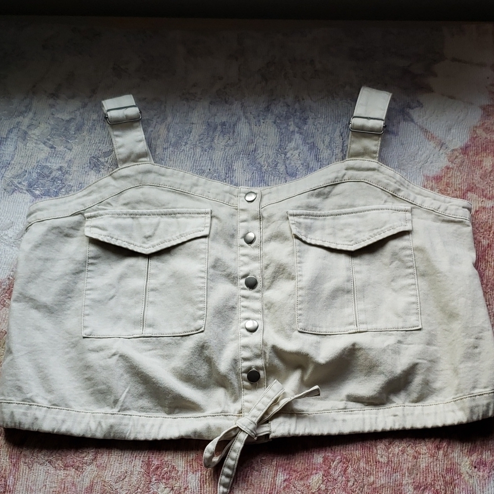 Free people nwt beige snap buttons shoulder strap crop top L